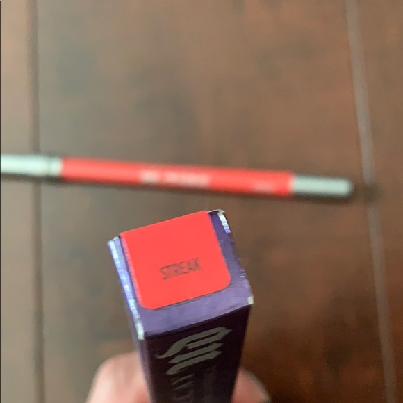 UD Urban Decay lip pencil in STREAK - Picture 3 of 3